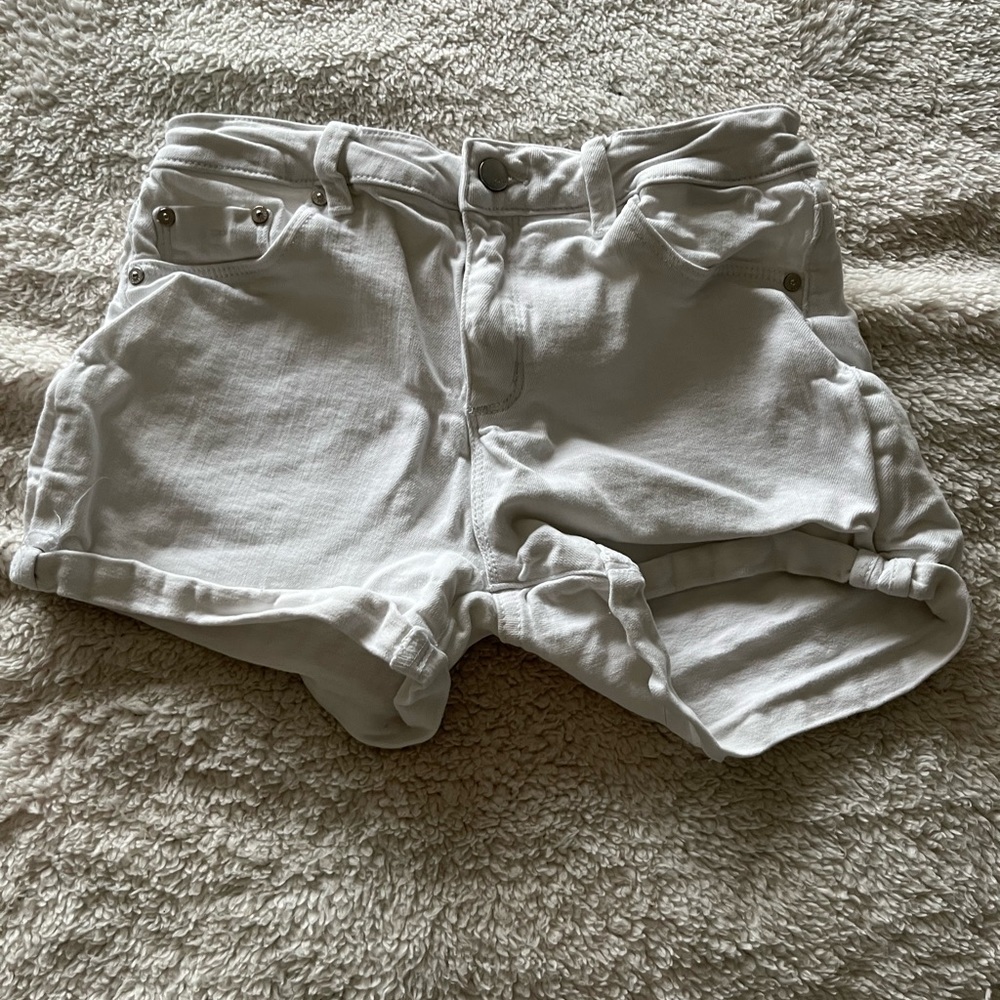 basic white shorts